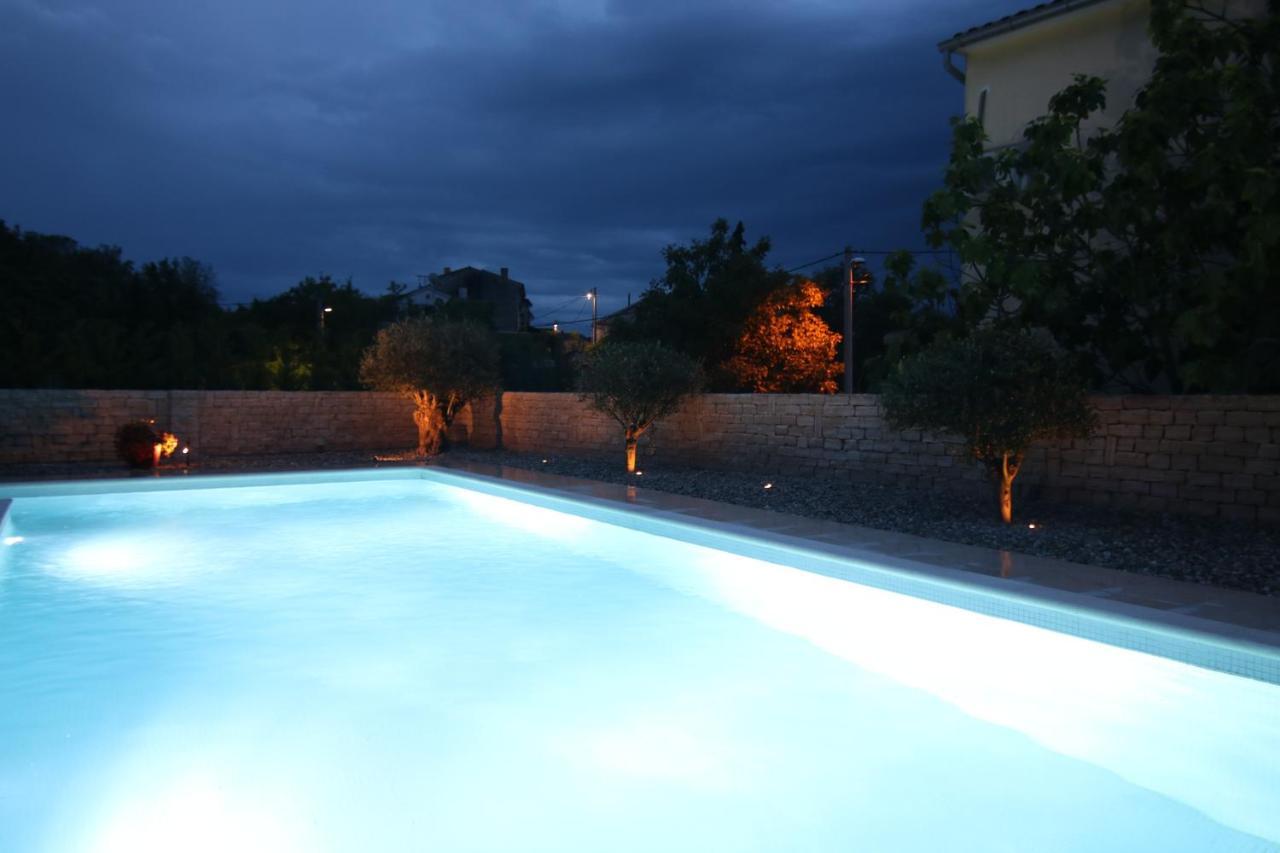 Villa Caprice - Krk Milohnici Ngoại thất bức ảnh