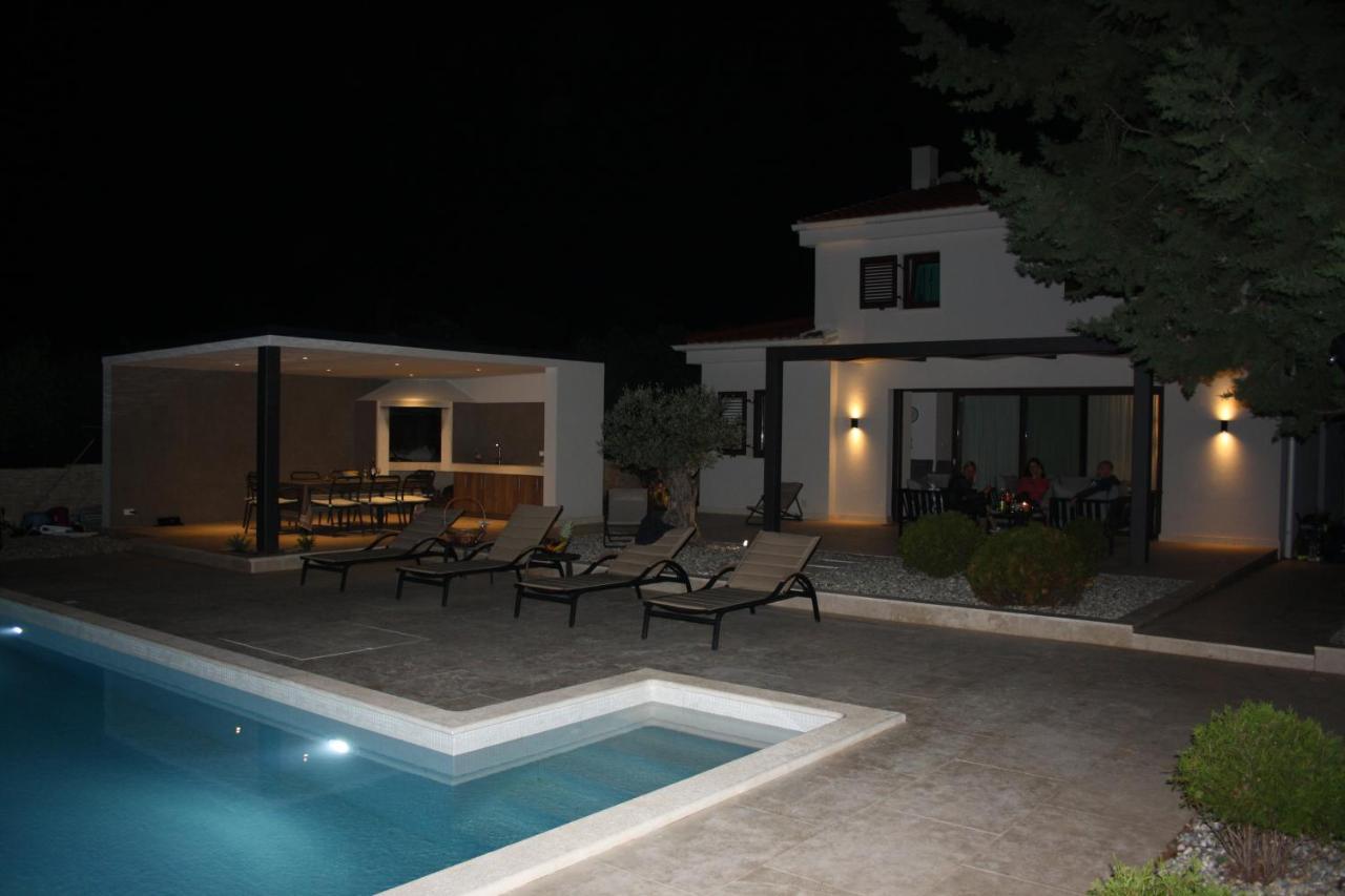 Villa Caprice - Krk Milohnici Ngoại thất bức ảnh